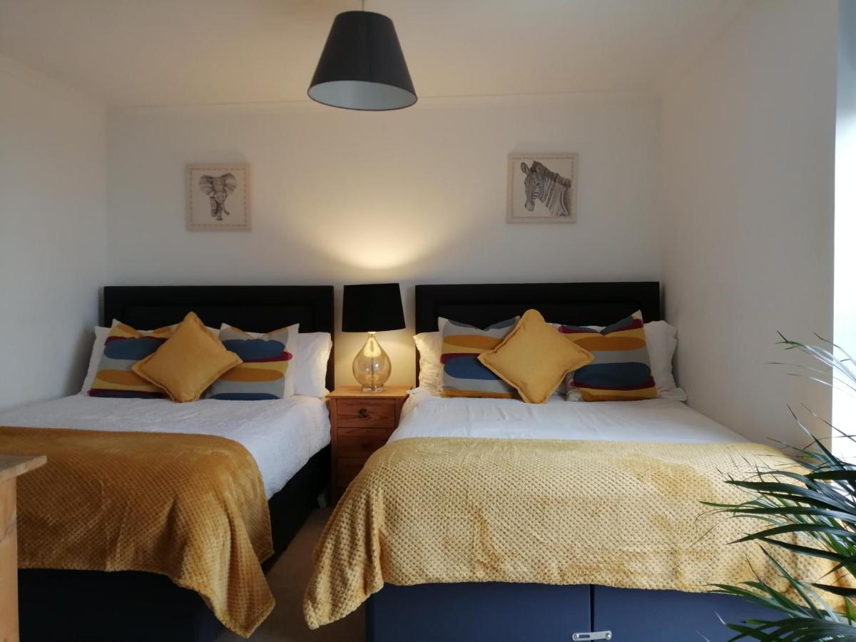 Spacious Townhouse With Sea Views Near Cardiff Бари Екстериор снимка