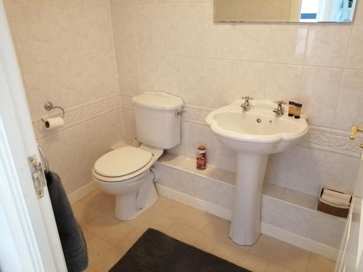 Spacious Townhouse With Sea Views Near Cardiff Бари Екстериор снимка