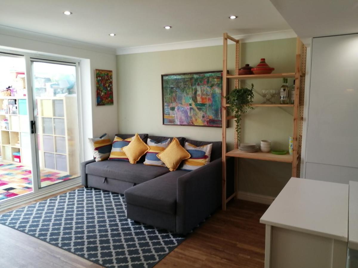 Spacious Townhouse With Sea Views Near Cardiff Бари Екстериор снимка