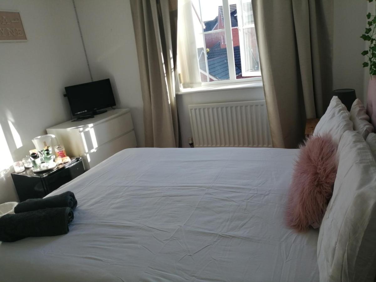 Spacious Townhouse With Sea Views Near Cardiff Бари Екстериор снимка