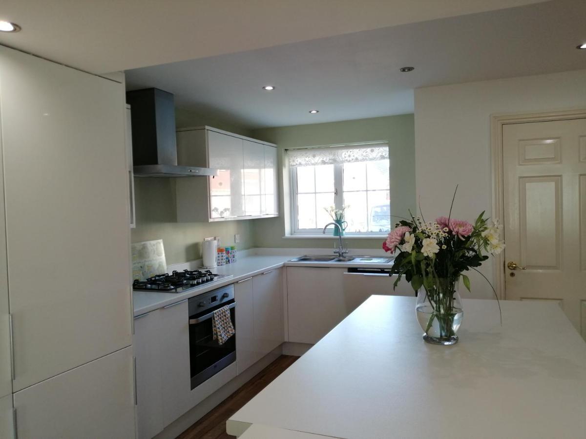 Spacious Townhouse With Sea Views Near Cardiff Бари Екстериор снимка