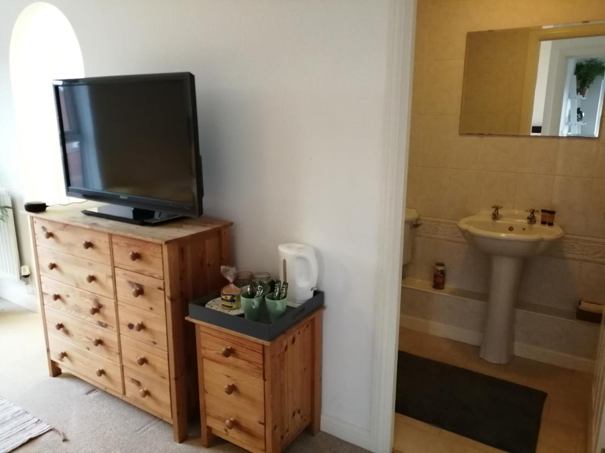 Spacious Townhouse With Sea Views Near Cardiff Бари Екстериор снимка